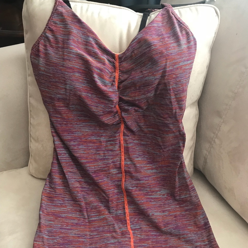 Lululemon workout top.